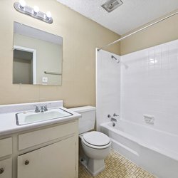 bathroom at the Oakley apartment homes in Tuscaloosa, AL
