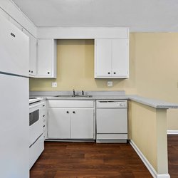 wood floor kitchen at the Oakley apartment homes in Tuscaloosa, AL